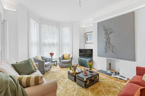 HOE PARK HOUSE, Historic Gem, Parking, Pet Friendly, Close to Stunning Coastline & Eateries